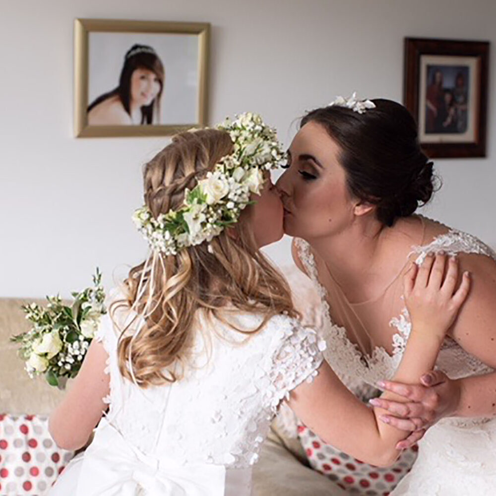 wedding flowers, bride and bridemaids, head flowers, bouquet, white green