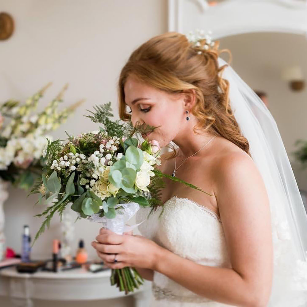 wedding flowers, bride, bridal flowers, white green