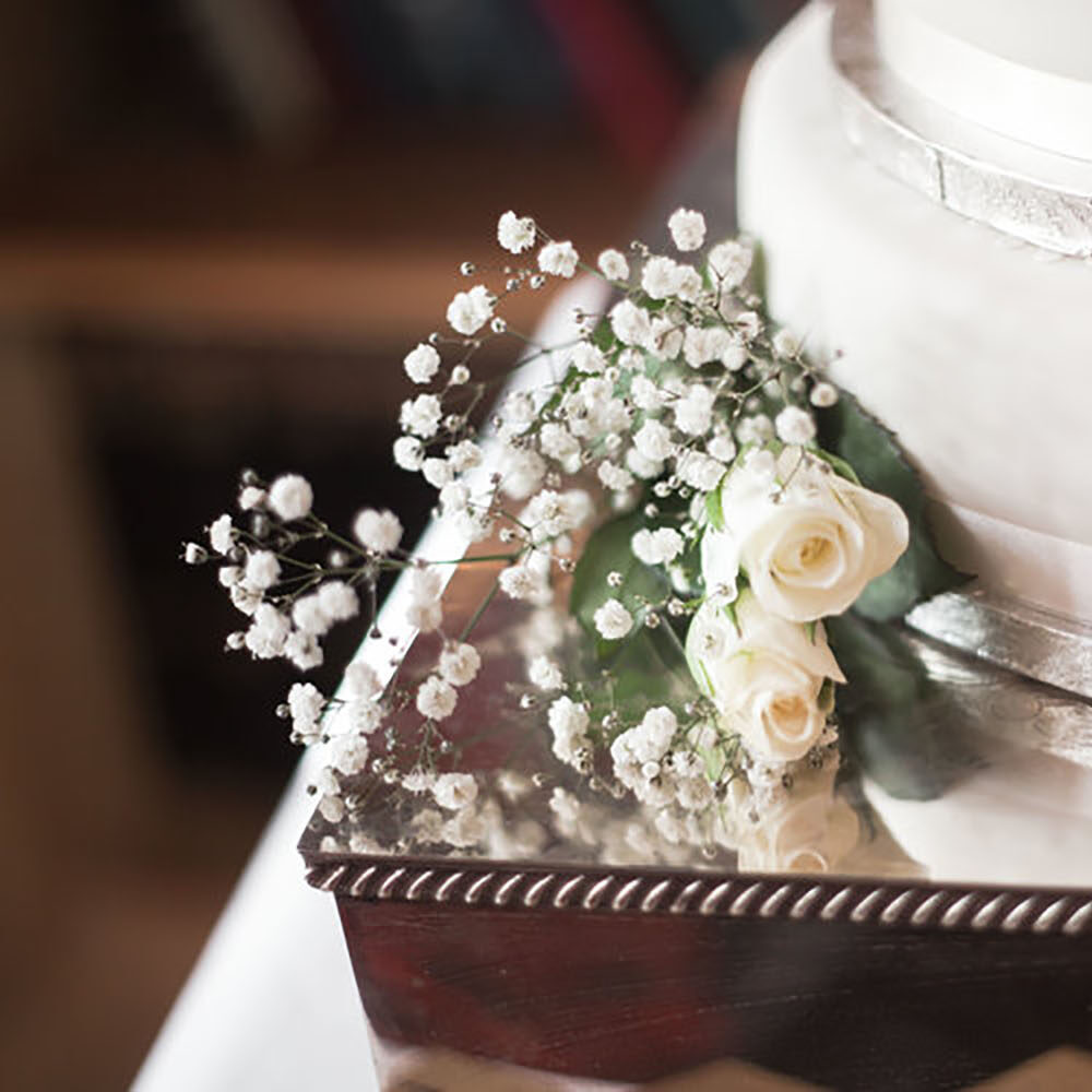 wedding flowers, wedding cake, rose, white green