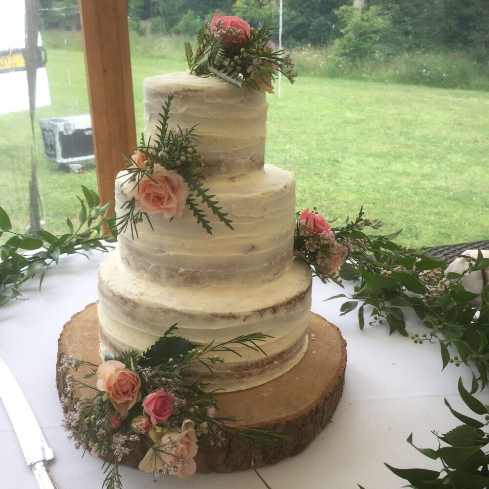 wedding flowers, wedding cake, roses, pink green